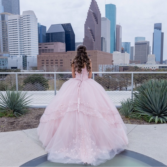 Quinceañera dress - Picture 1 of 2
